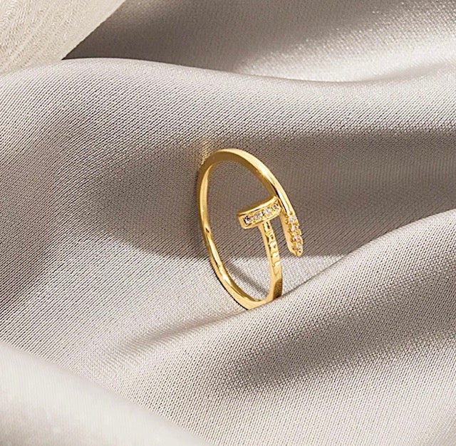 Anillo Clásico de Clavo